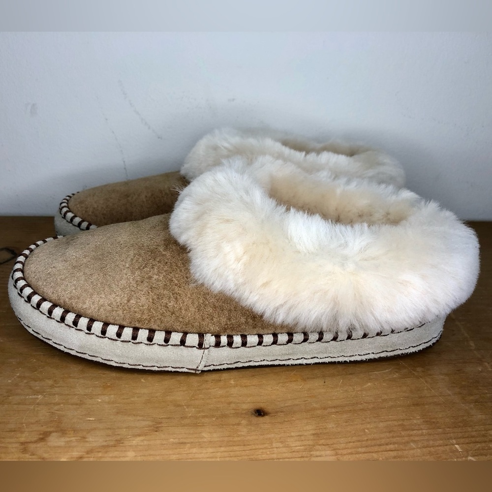 S⭕️LD‼️New Ugg Women’s Wrin Slippers Chestnut Size 6 - Picture 2 of 10